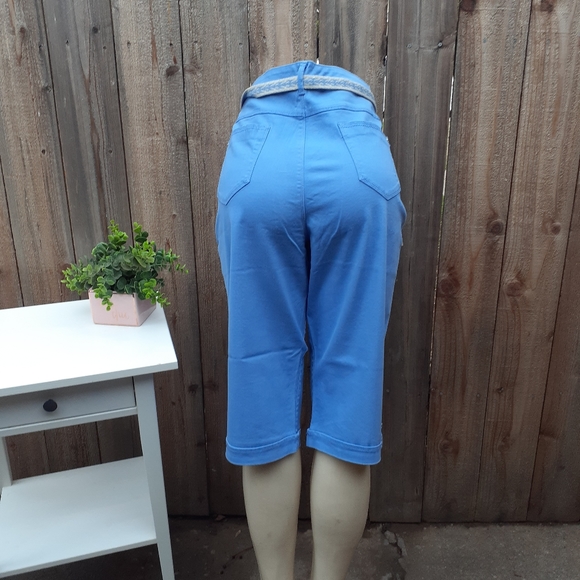 NWT Gloria Vanderbilt Skimmer Capri with Belt 18 - Picture 4 of 16